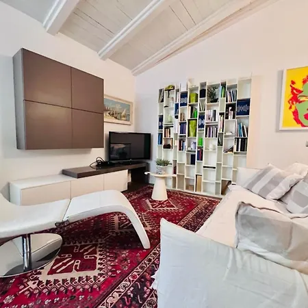 Comecasa Two-bedroom House On The Harbor * Сен-Тропе